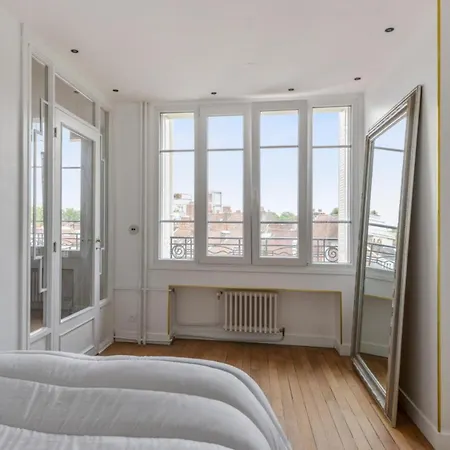 Charming Art Deco Flat In Central