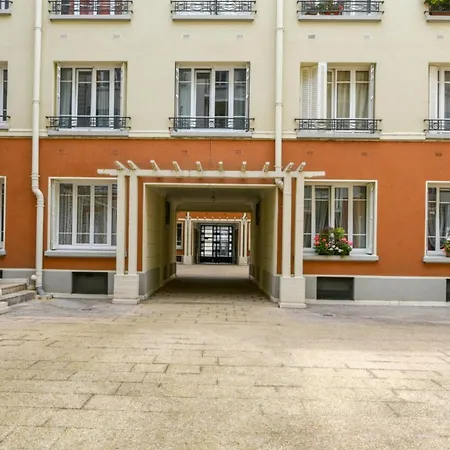 Charming Art Deco Flat In Central